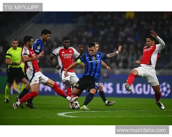 费伦茨与巴塞罗那的对决：足球战术与激情的巅峰对抗