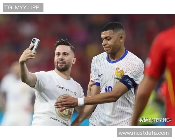 席卷全场的姆巴佩亲切拥抱亚马尔赛后场面温暖感动球迷