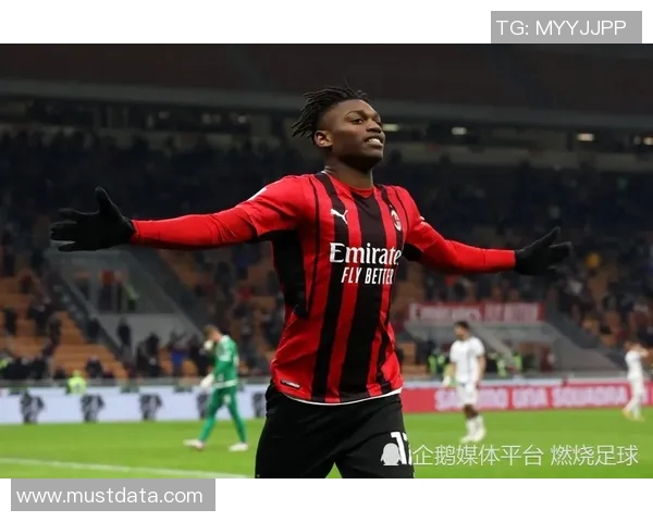 哈维西蒙斯：从年轻天才到足球场上的璀璨明星之路