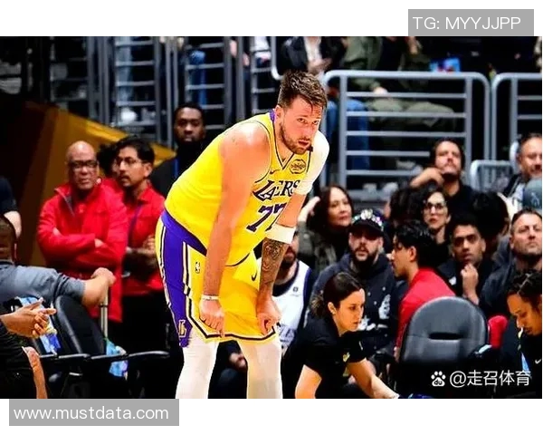 骑士与黄蜂激战11月16日集绵赛场精彩回顾与分析