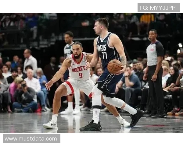 火箭队与独行侠激战回顾精彩瞬间与赛后分析